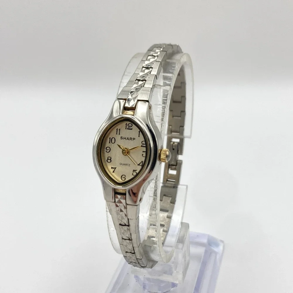 Vintage Sharp Womens Watch Silver Tone 18mm Oval Textured Band New Battery 6.25